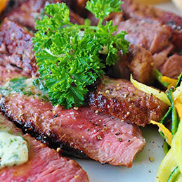 Steak s bylinkovým maslom
